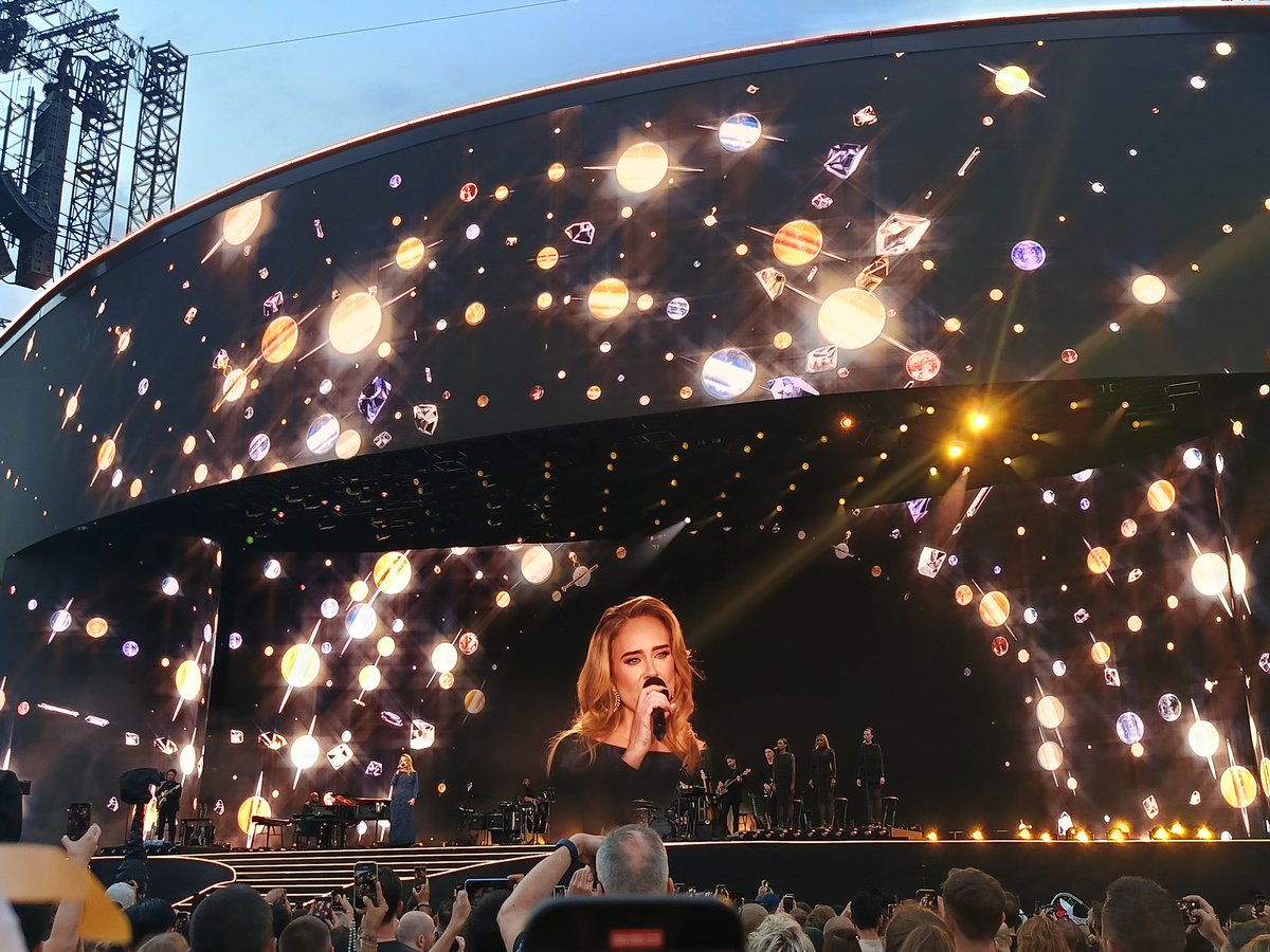 _4ilo__'s tweet image. I WANT TO GO BACK THEREEE😭😭😭😭😭😭😭😭😭😭😭😭 @AdeleAccess
