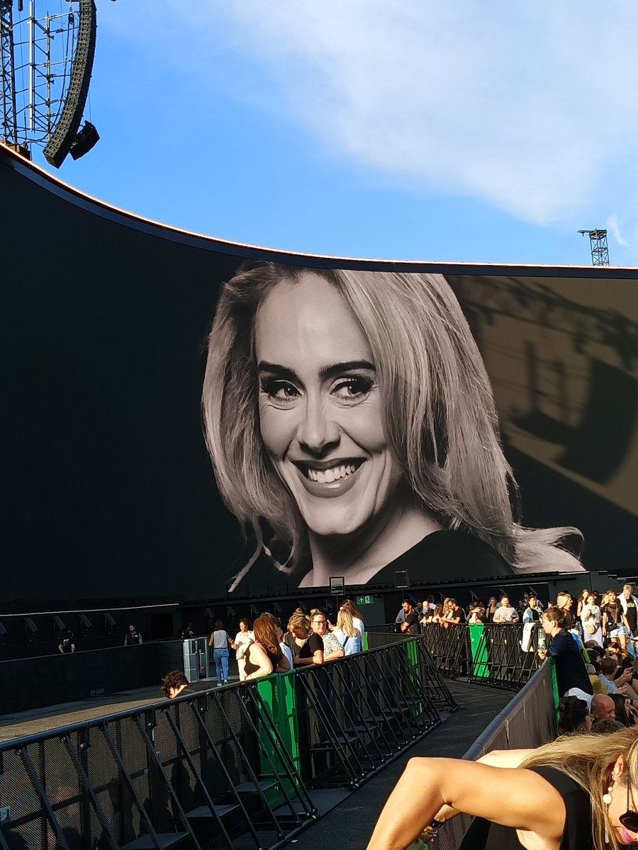 _4ilo__'s tweet image. I WANT TO GO BACK THEREEE😭😭😭😭😭😭😭😭😭😭😭😭 @AdeleAccess