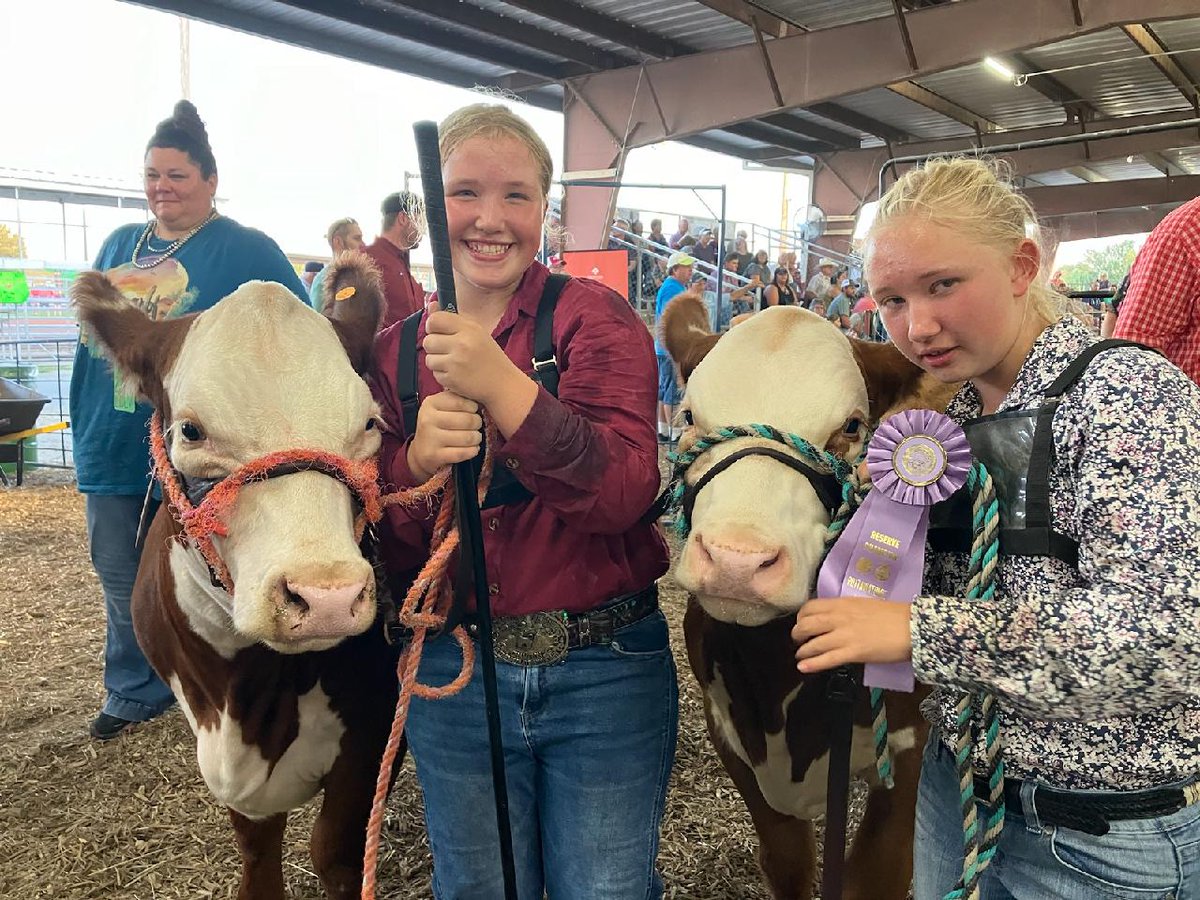 lcranch08's tweet image. Pottawatomie County Fair beef show came and went last night.  The Perry girls had a wonderful night.  Reserve Hereford Heifer, 3rd overall simmential steer, champion AOB steer, reserve and 4th overall intermediate beef showman.  Lots of blood, sweat and tears and emotions.