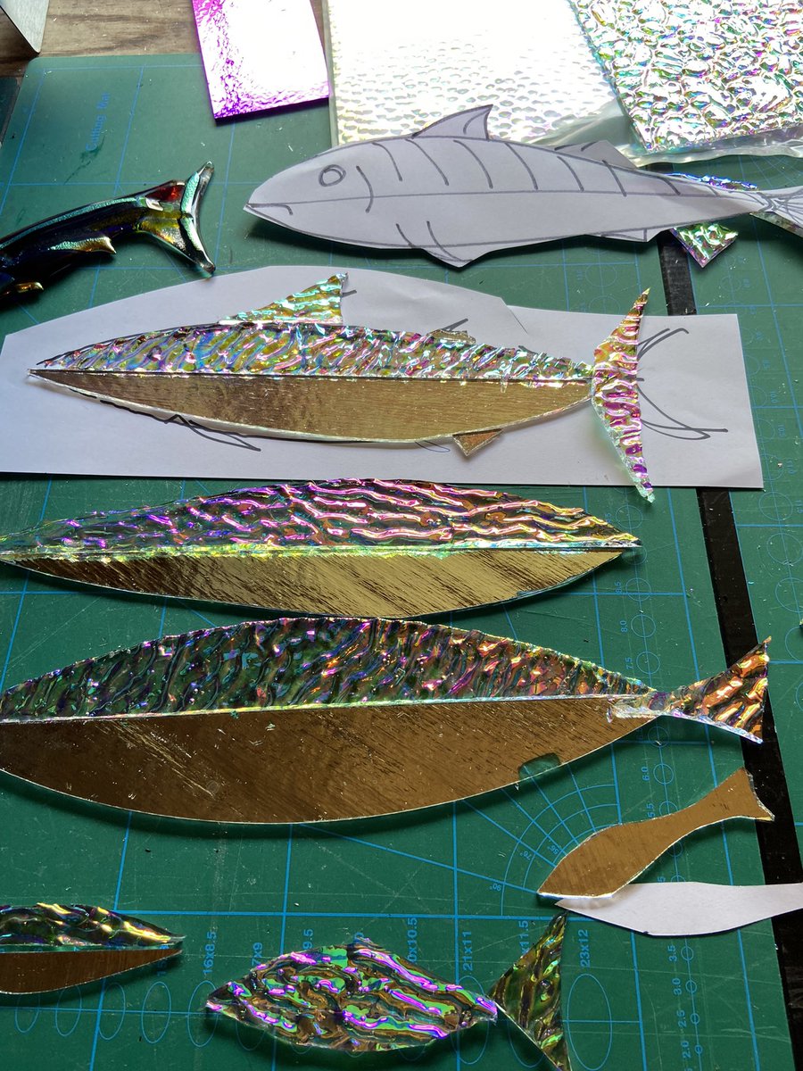 angelabradyRIBA's tweet image. Working on 2m x2m private commission #fusedglass #TheShoal