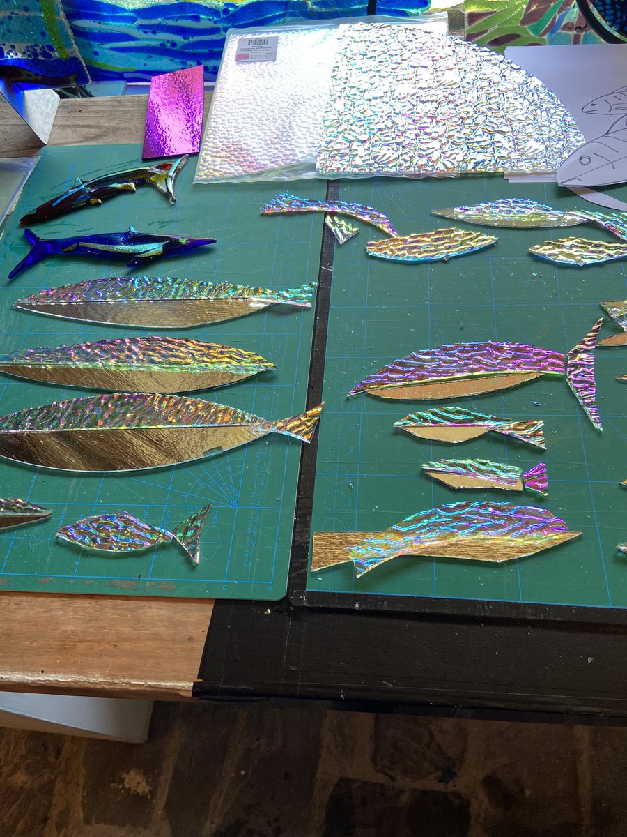 angelabradyRIBA's tweet image. Working on 2m x2m private commission #fusedglass #TheShoal