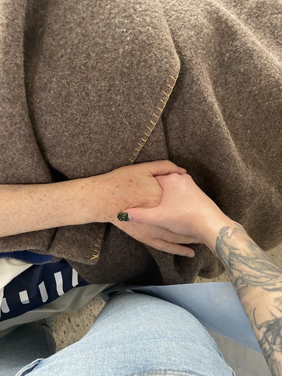 Zltnstn's tweet photo. Нагадування: від сьогодні жодного близького родича (яких я визнаю))) в Україні в мене немає https://t.co/qZOb8sZFpX