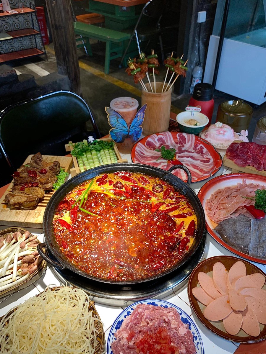 AnnCuute's tweet photo. Every ingredient is telling its story. The boiling pot bottom represents passion and warmth. Come and join this endless delicious journey! https://t.co/kuKhjFwfzR