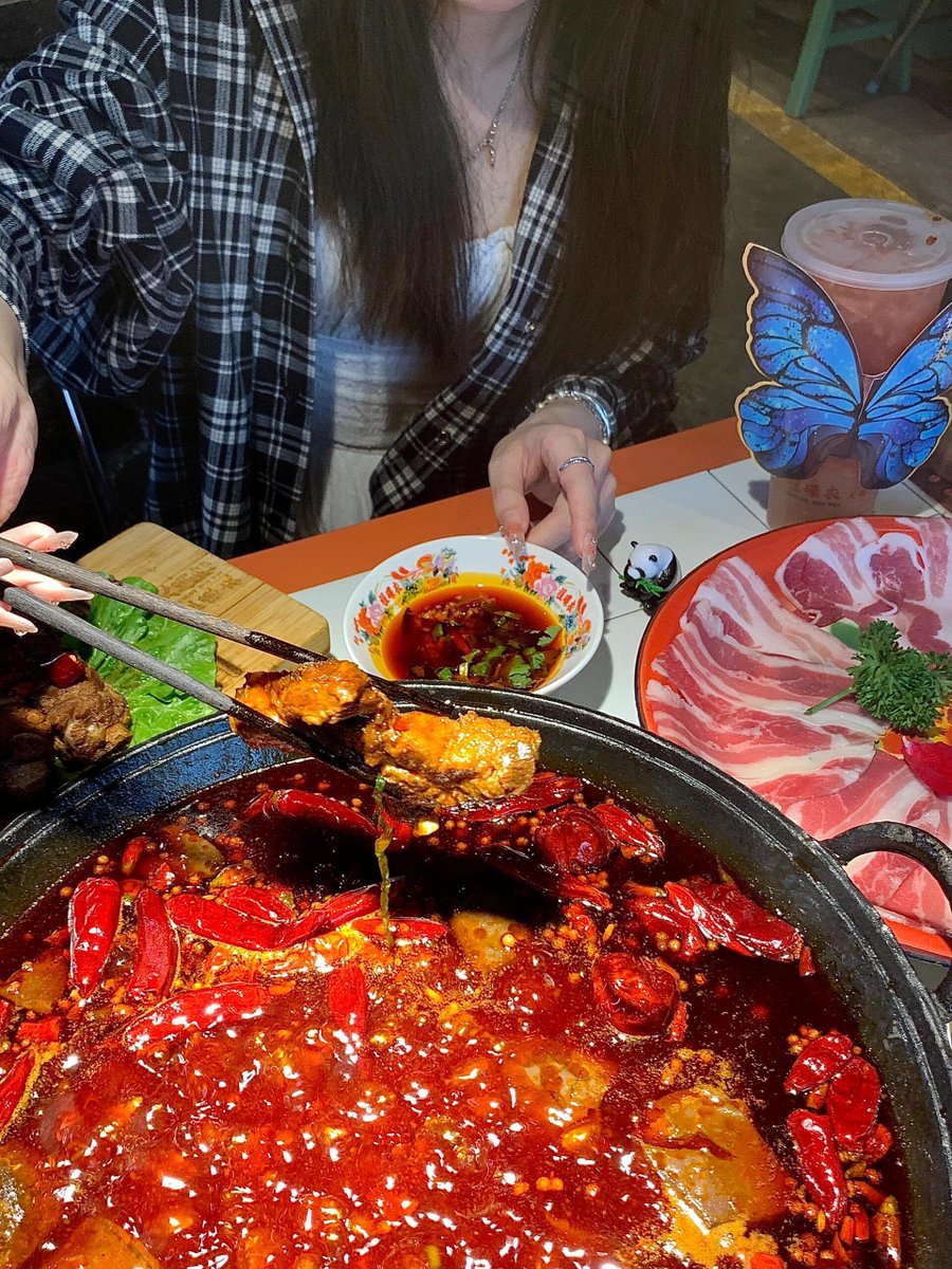 AnnCuute's tweet photo. Every ingredient is telling its story. The boiling pot bottom represents passion and warmth. Come and join this endless delicious journey! https://t.co/kuKhjFwfzR