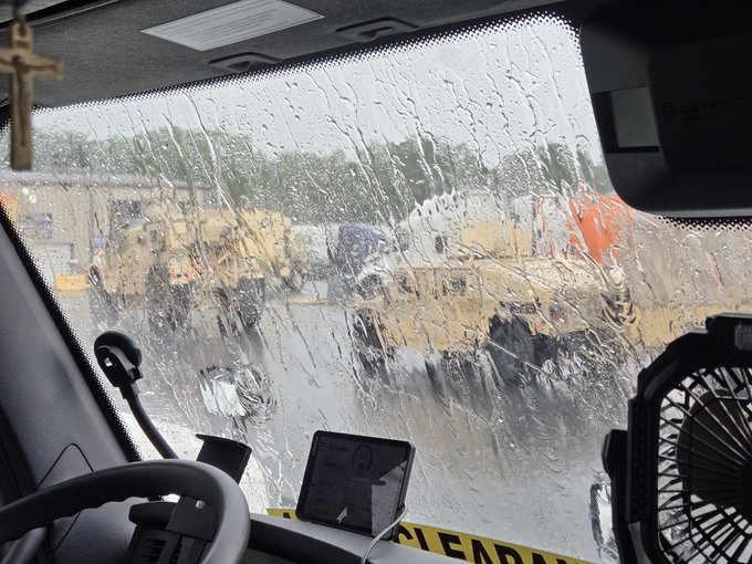 What's up with all the military vehicles lately? I've seen them in NY and PA now, tons of them https://t<a href="/tag/myxanniversary"class="tags"><span>#myxanniversary</span></a>