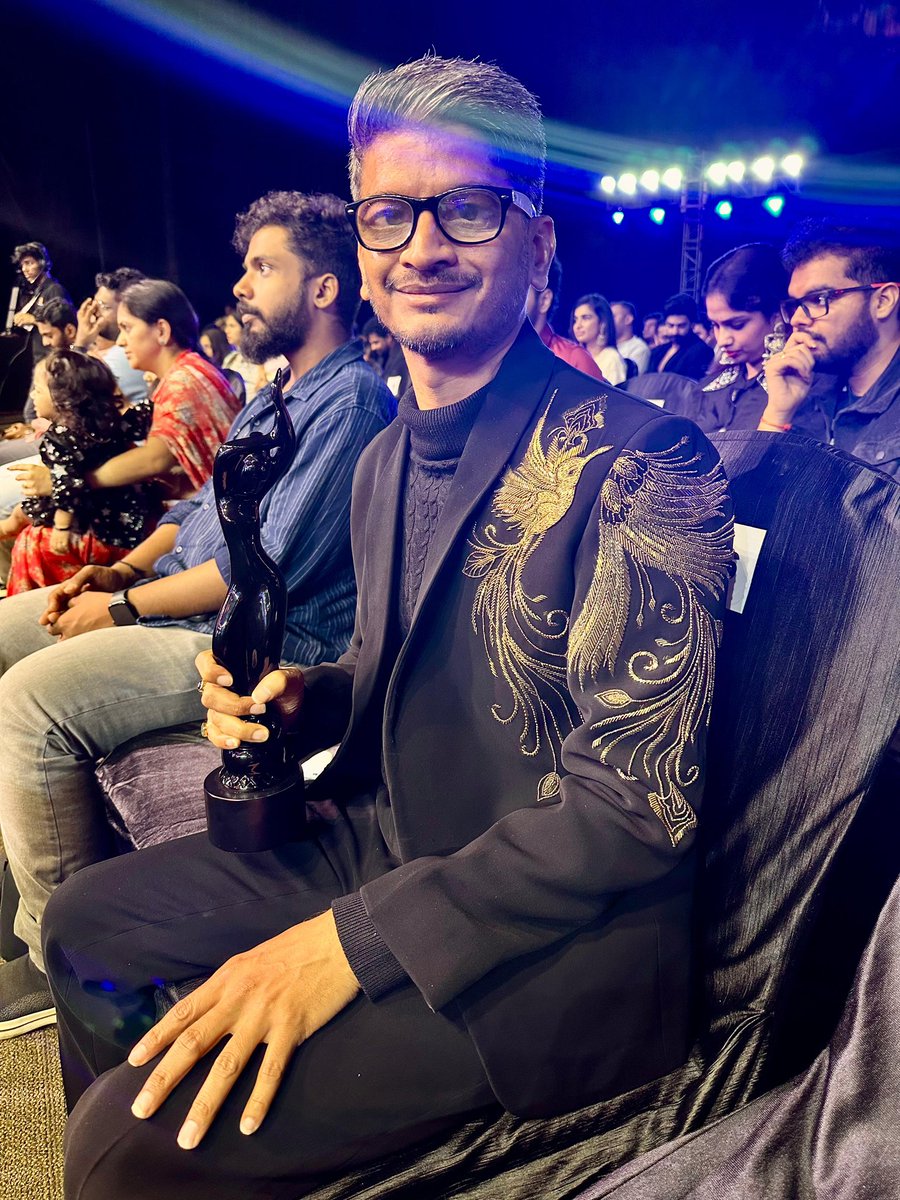 IananthaSriram's tweet image. పుష్కరకాలం తరువాత వచ్చిన పురస్కారం 

ఆదరిస్తున్న
తెలుగు వారందరికీ 
హృదయపూర్వక ధన్యవాదాలు

@VijaiBulganin #sreeramachandra @SKNonline #Sairazesh 🙏❤️

#BabyMovie #Baby #ORenduPremaMeghaalila 
#Filmfare