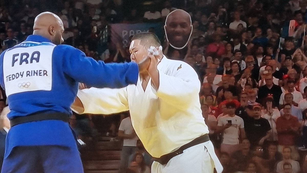 Je pense au mec qui a payé sa place 600 balles et qui se retrouve derrière une immense tête de Teddy Riner en carton