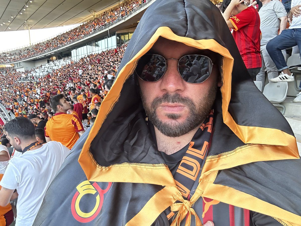 veyselzengn's tweet photo. Şiiii sessiz olun aşkın maçı var💛❤️🦁 #derings #Galatasaray #ultraaslan #superkupa https://t.co/PRZpP53bI7