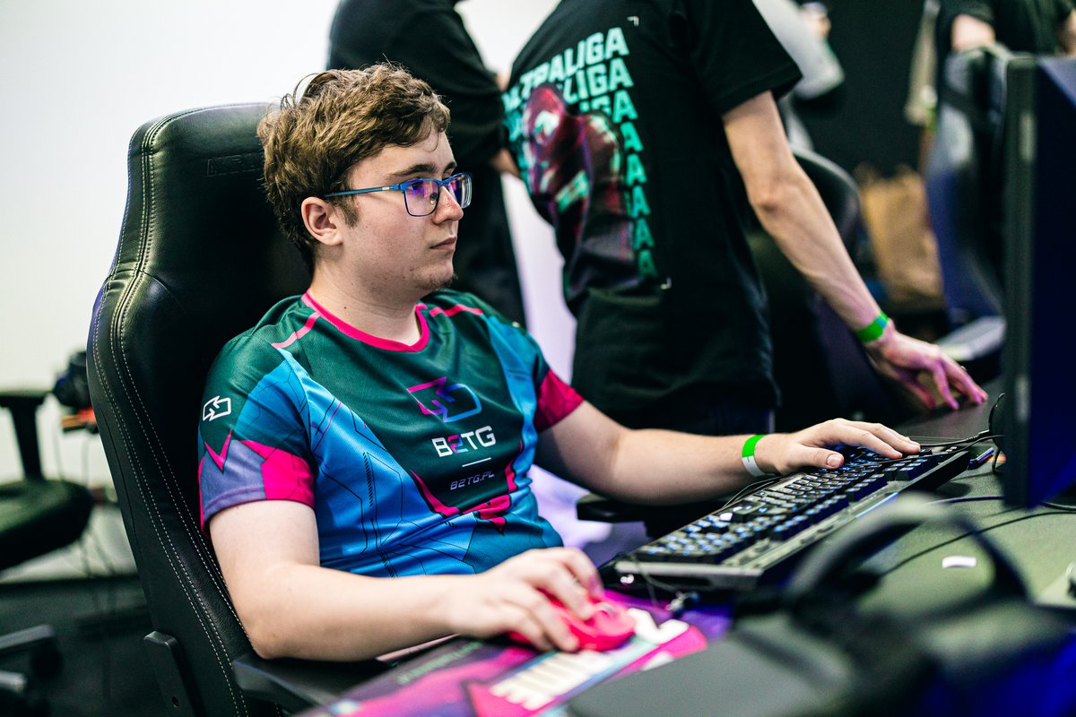 .<a href="/KozPolski/">Kozi</a> odbija piłeczkę! Pierwszy kill w drugiej grze wpada na konto <a href="/Back2TheGamePL/">Back2TheGame</a>. ⛈️
twitch.tv/polsatgames