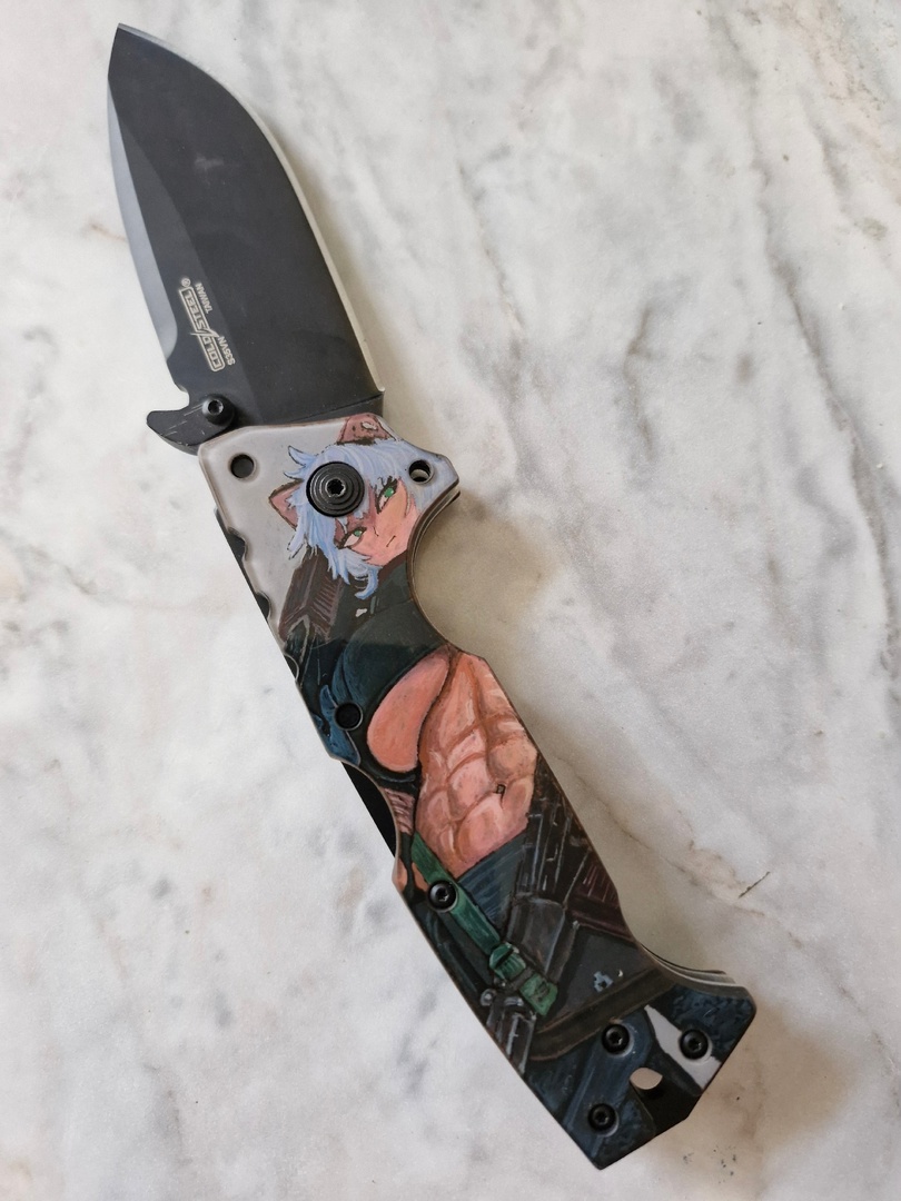 Artvisitor1's tweet photo. So, I don't usually post on social media, just comment sometimes. Twitter (currently X) is a place where I follow artists and check what others send me. However, recently I decided to use some works by @planetapolilla (much love) to customize a knife (AD-10 by Cold Steel) so... https://t.co/sfBTh0kMiZ