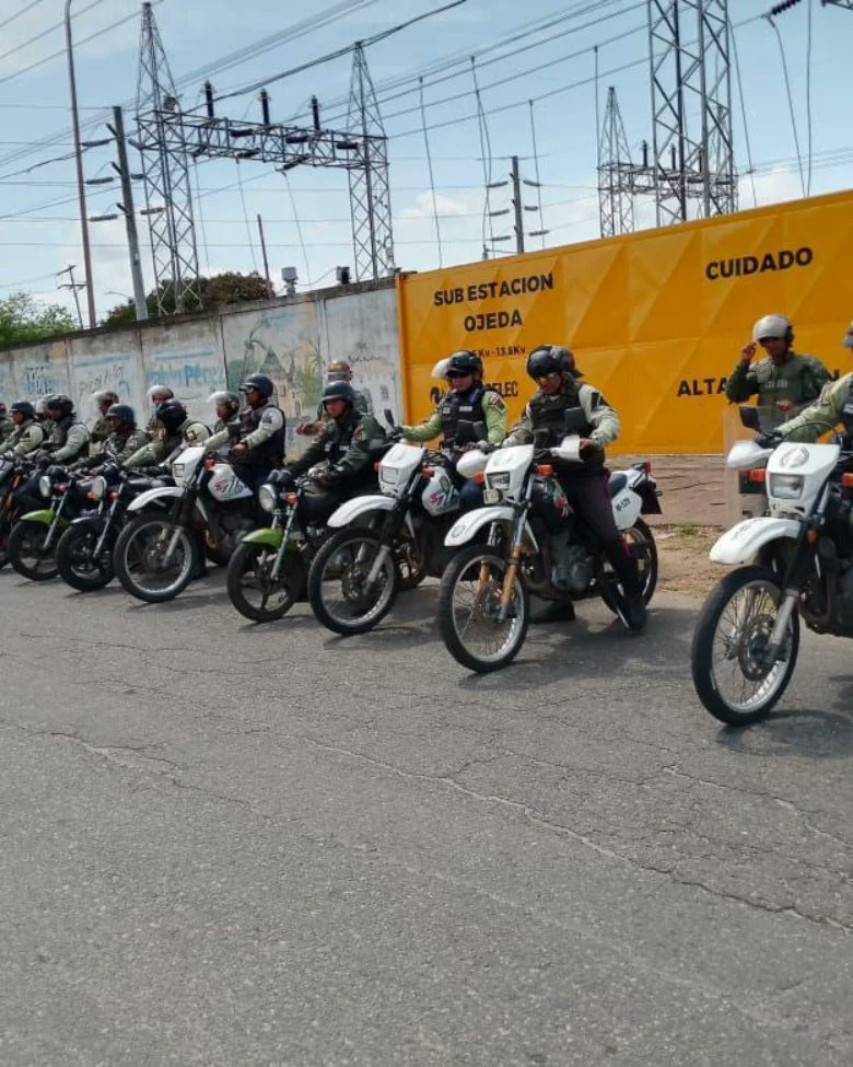 Impol_Lags's tweet photo. #03Agosto // Comisión mixta entre GNB y PoliLagunillas articulan plan preventivo para brindar resguardo en el subestaciones eléctricas en los Cuadrantes de Paz. https://t.co/hWTkX8EXG6