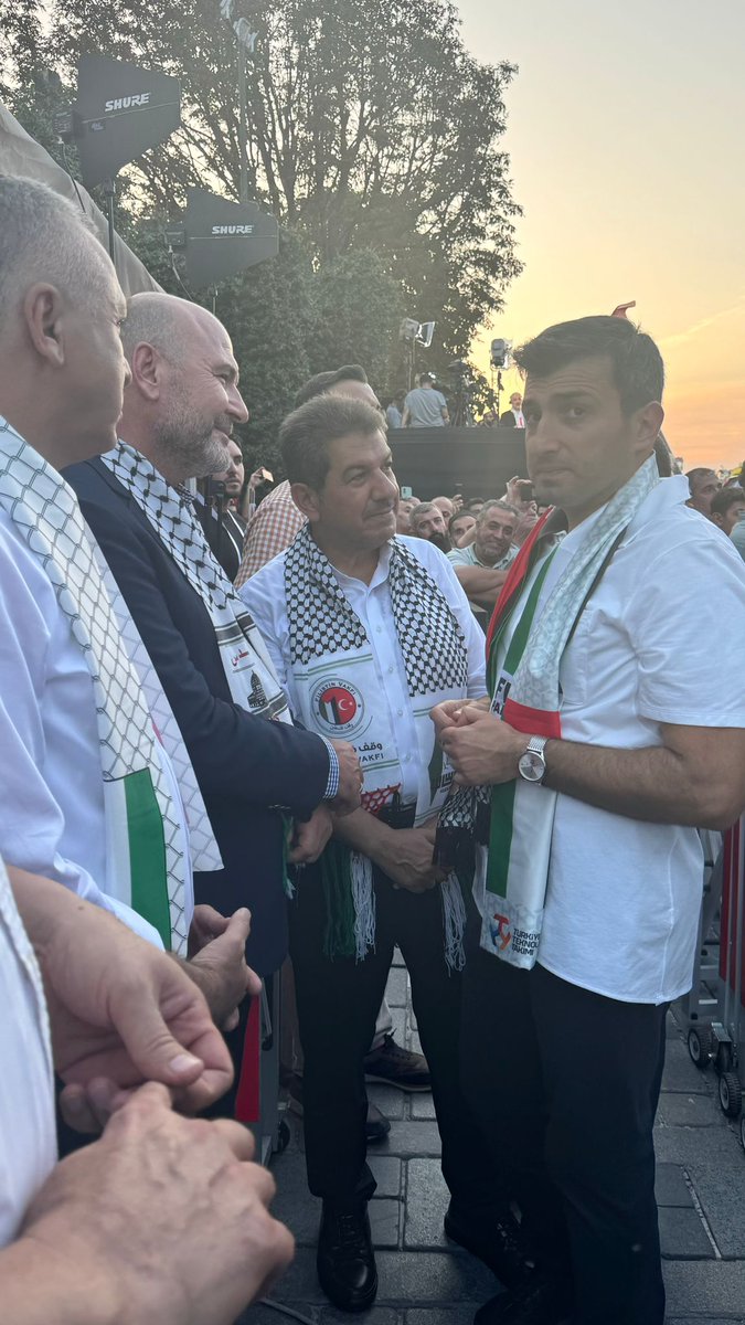 Adam Gibi Adamlar Ayasofya Meydanı’nda. 

<a href="/tevfikgoksu/"></a> <a href="/suleymansoylu/">Süleyman Soylu</a> <a href="/Selcuk/">Selçuk Bayraktar</a>