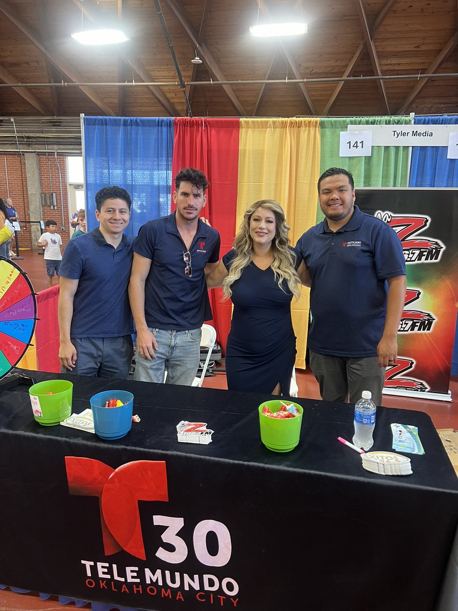 Aquí presente con mis compañeros de <a href="/telemundook/">Telemundo Noticiero Oklahoma</a> . Estaremos presentes hasta las 4 de la tarde en el evento de Viva Expo que está en los terrenos de la feria de Oklahoma en el edificio centennial. Espero verlos aquí. 

#Telemundo #comunidad #oklahomacity #oklahoma  #backtoschool