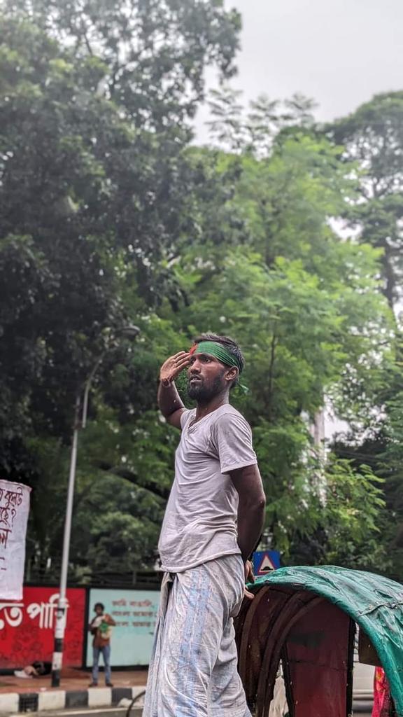 WinTaeUmaia's tweet photo. Our people supporting our students.

#HasinaWorseThanHitler 
#HasinaMustGo 
#HasinaOut 
#StepDownHasina
#SaveBangladeshiStudents
#StudentsUnderAttack #BangladeshBleeding
#AllEyesonBangladesh
@UNICEF @UNHumanRights @AlJazeera @BBC @CNN @amnesty https://t.co/hUVgPGSdYY