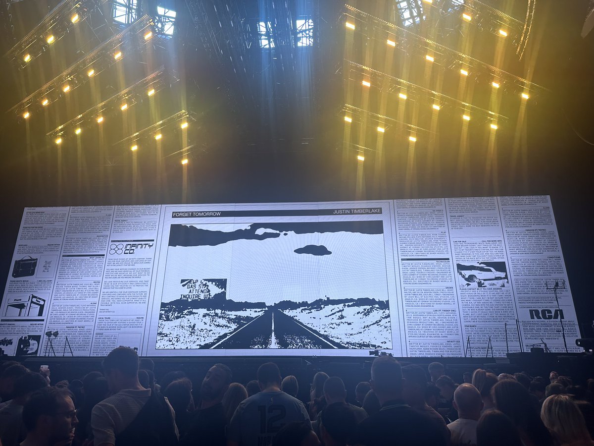 eline_TS's tweet photo. Getting ready for @jtimberlake 🥳 https://t.co/4qUSxiJvNW