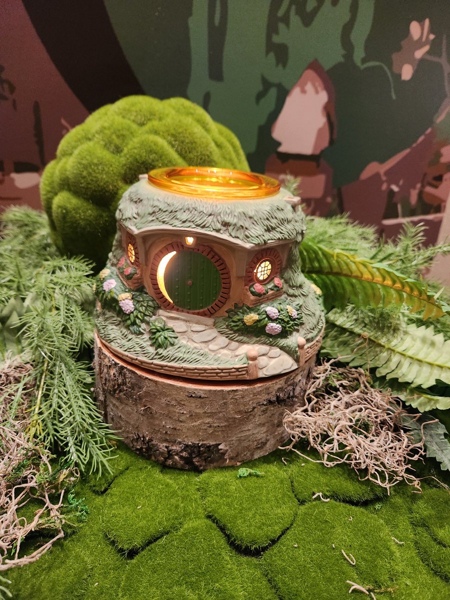 WaxSlinginmama's tweet photo. "My Precious" has arrived...
The detail is so amazing on this warmer you wouldn't believe it but only while supplies last. Message me with any questions or for details. "You shall not pass" up this adventurous warmer 

https://t.co/qLZlNVvCK8 https://t.co/Lkou2hWthR