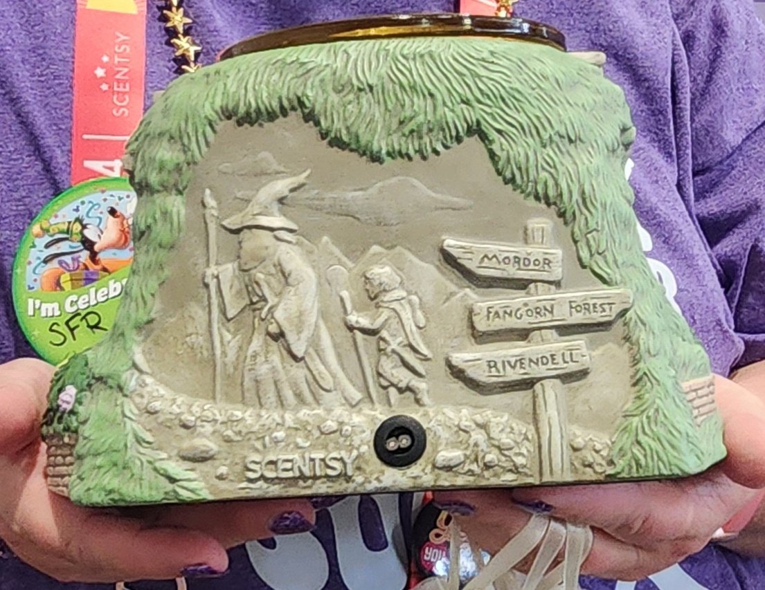 WaxSlinginmama's tweet photo. "My Precious" has arrived...
The detail is so amazing on this warmer you wouldn't believe it but only while supplies last. Message me with any questions or for details. "You shall not pass" up this adventurous warmer 

https://t.co/qLZlNVvCK8 https://t.co/Lkou2hWthR