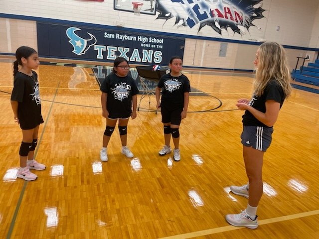 SRHS Volleyball wrapped up another successful camp on Friday! The girls had a great time learning and becoming better player. Great job ladies 💙🏐💙 #Getreadystayready