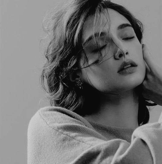 الطرف الثالث ليس له ذنب حين يأخذ منك شخص تحبه فلو كان ذلك الشخص حقآ يحبك لما التفت لغيرك