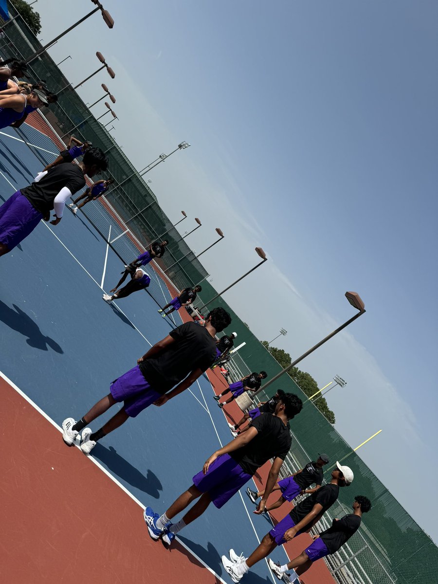IHSKnightTennis's tweet photo. First win of the year on a nice night at McKinney Boyd! Going to be a great year! Go Knights! #JustDoIt #JustWin @texashstennis https://t.co/DOwBlUzL4G
