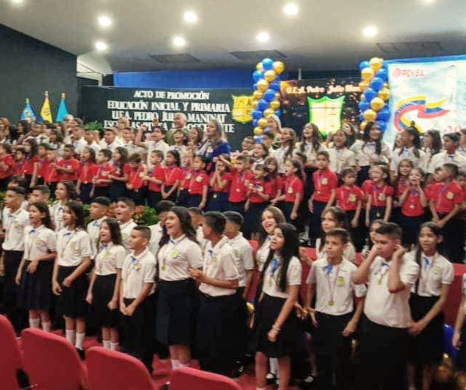 ¡A continuar avanzando!

Estudiantes de la parroquia Carmen Herrera del municipio Cabimas, recibieron sus títulos de bachiller, con la meta de seguir preparándose para forjar su futuro profesional.

#PaisDeOchoEstrellas
<a href="/NicolasMaduro/">Nicolás Maduro</a> 
<a href="/_LaAvanzadora/">Yelitze Santaella</a> 
@MPPEDUCACION