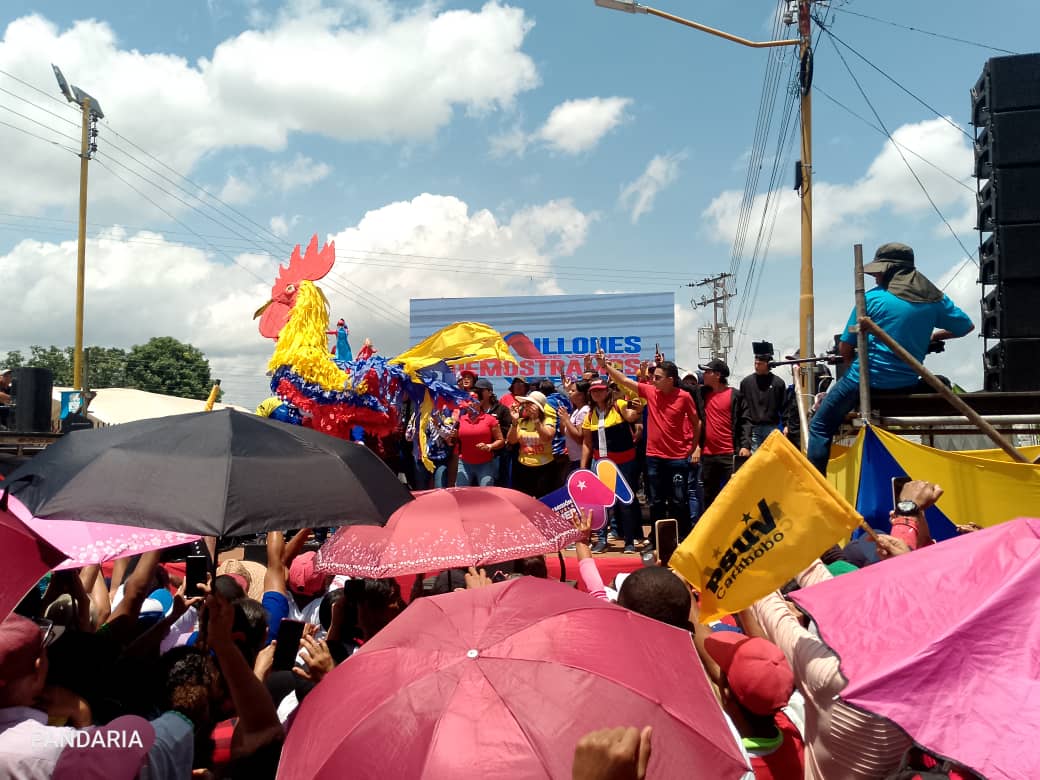 En #Carabobo somos mayoría, pa' fuera los patarucos!
#PaisDeOchoEstrellas 
<a href="/rafaellacava10/">Rafael Lacava</a> <a href="/efraynmarin/">Efrain Marin</a>