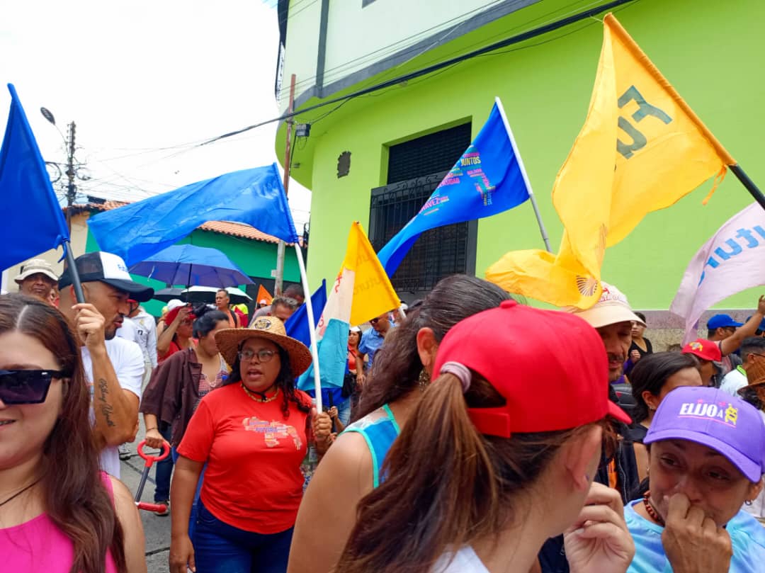 El pueblo venezolano decidió y eligió a <a href="/NicolasMaduro/">Nicolás Maduro</a> garante de #Paz 
#PaisDeOchoEstrellas 
<a href="/BrigadasCHCH/">Brigadas comunicacionales Hugo Chávez</a> <a href="/bchchcbbo/">Bchch Redes Carabobo</a>