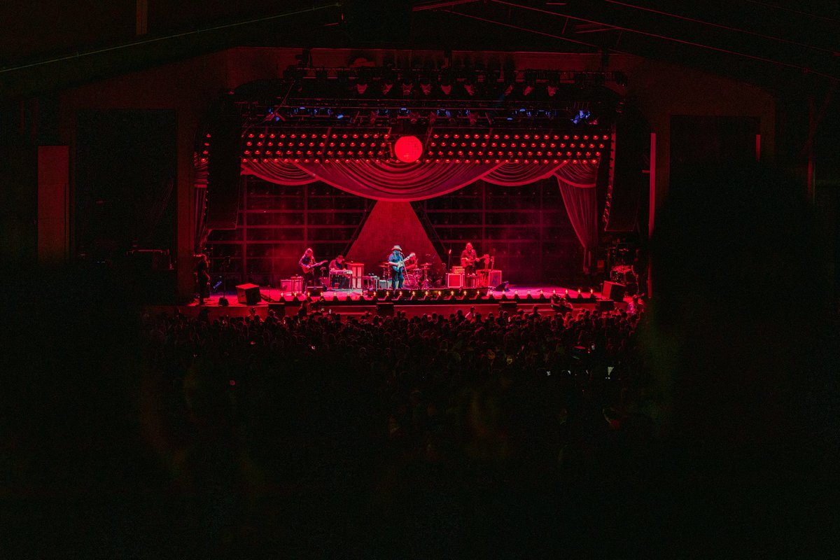 ChrisStapleton's tweet image. Gilford, NH, Night 2 • 8.2.2024

📸: @thomasfalcone