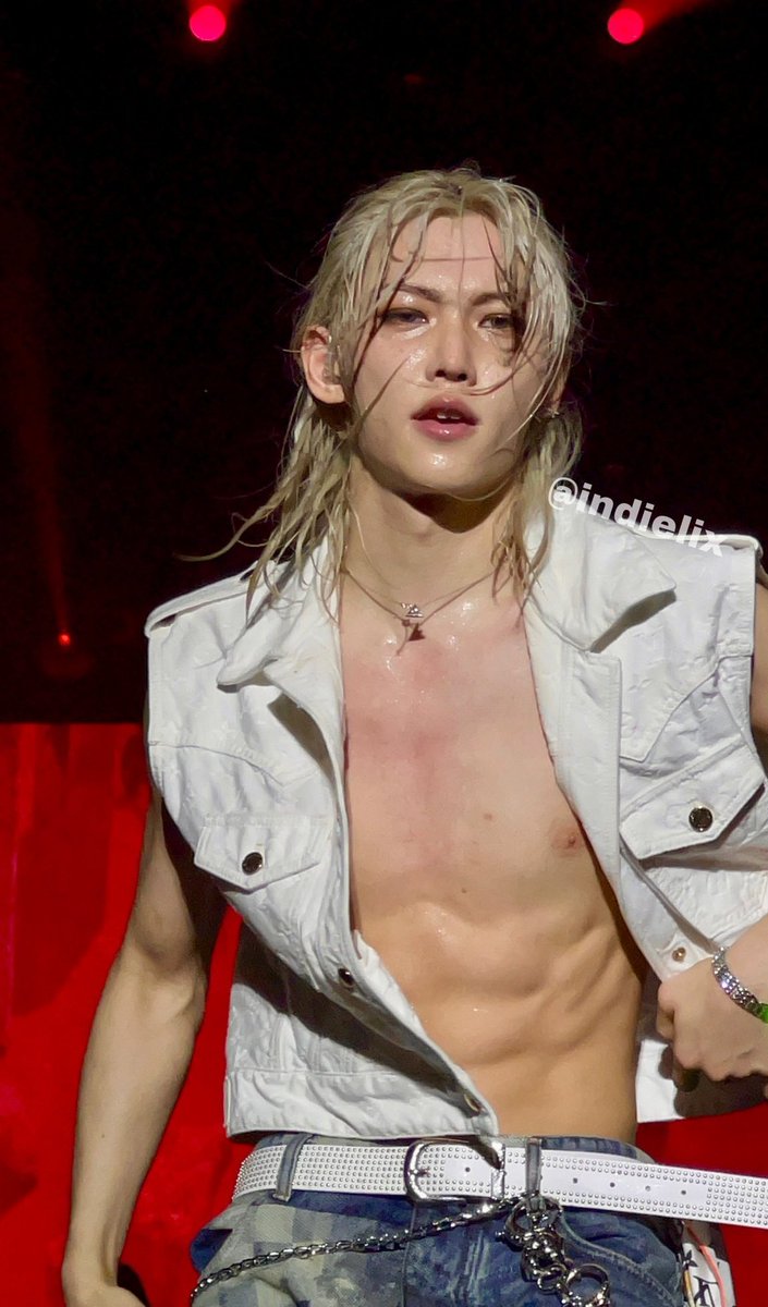 bobalix_'s tweet image. OM STAGE                      OFF STAGE