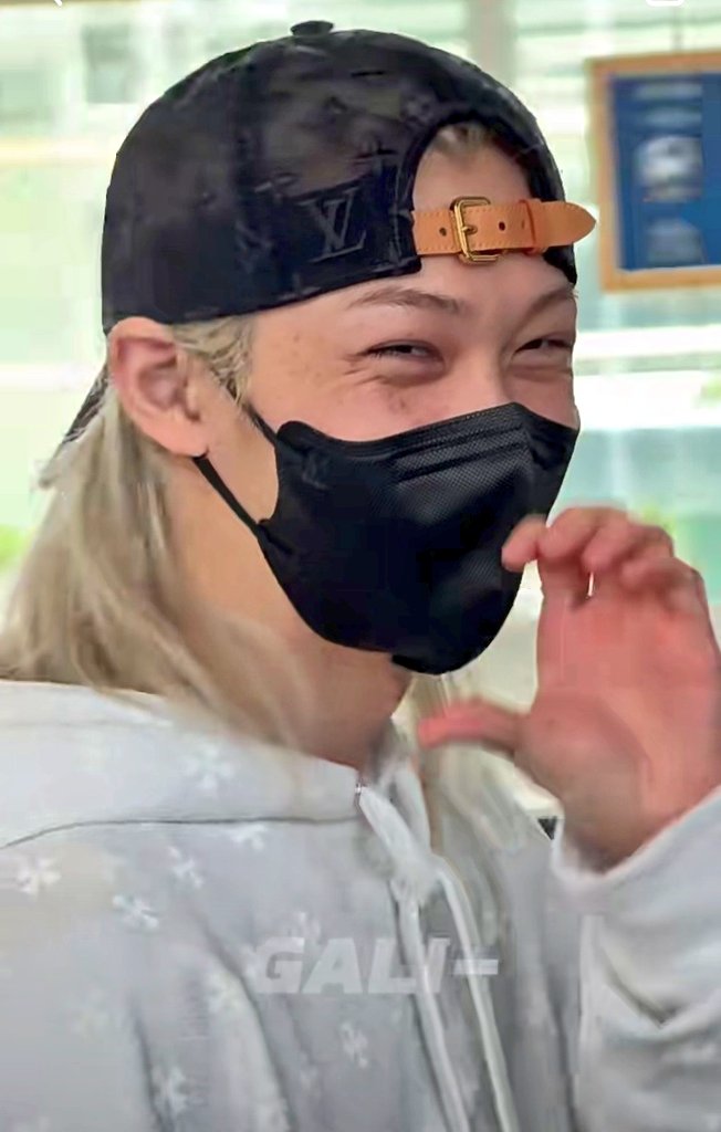 bobalix_'s tweet image. OM STAGE                      OFF STAGE