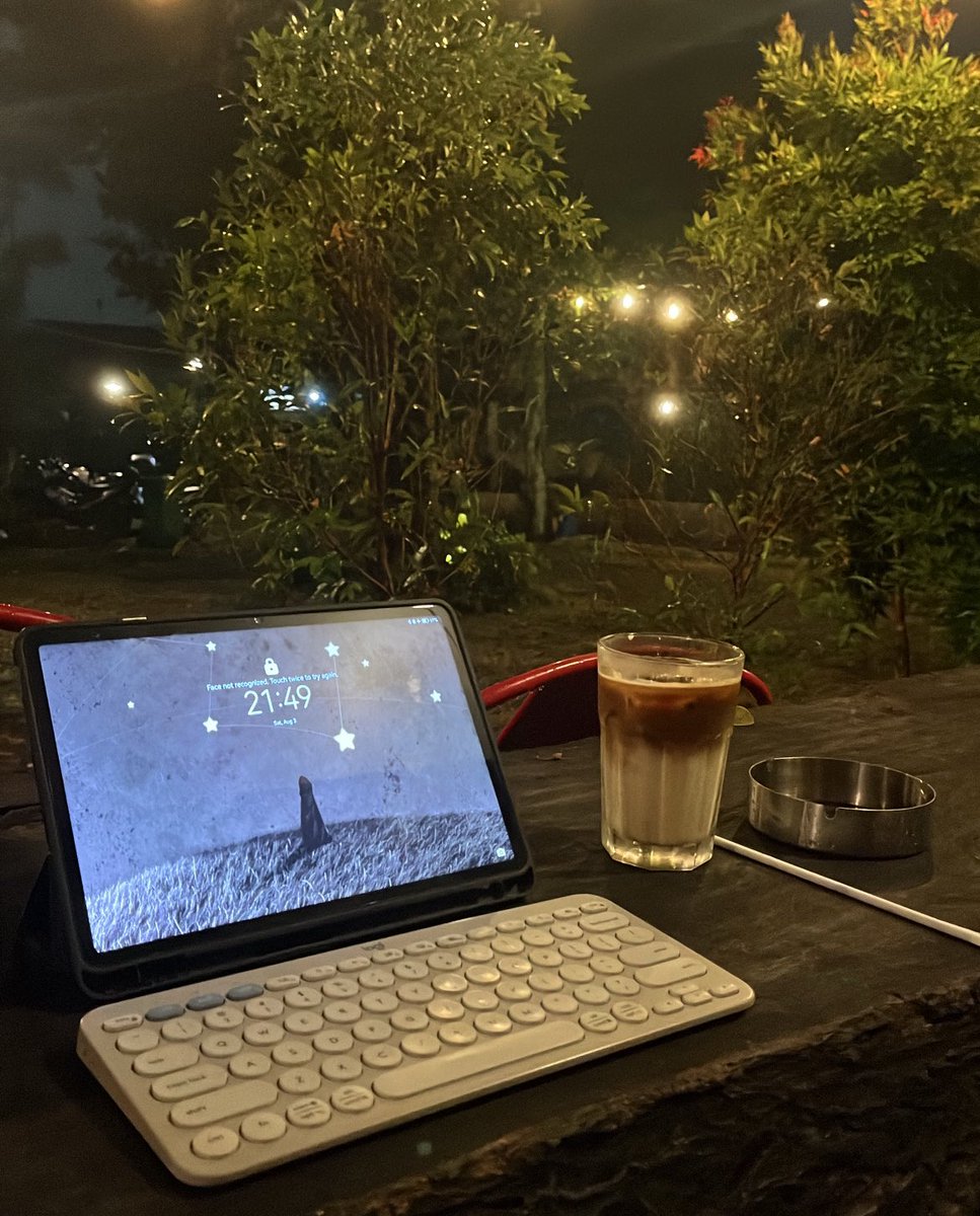 Filo_Sebastian's tweet photo. Nemu hidden cafe yang beneran hidden di Tangsel. Enak banget buat nulis di sini. 🤓 https://t.co/jicvrVFi85