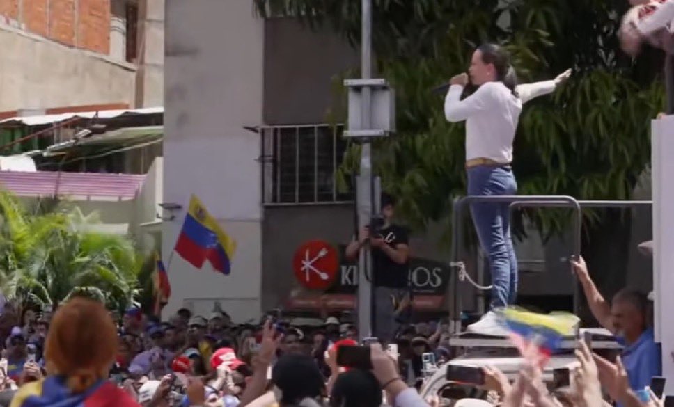 🚨| ÚLTIMA HORA: María Corina Machado en Las Mercedes: "Nunca hemos estado tan fuertes como hoy. Nunca el régimen ha estado tan débil como hoy. Han perdido toda la legitimidad". 🇻🇪 #VenezuelaLibredeDictadura