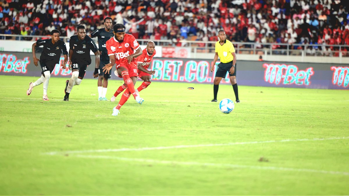 azamtvtz's tweet photo. #SimbaDay Mpira ni mapumziko Simba wakiwa wamepoteza penati dakika ya 44 kupitia kwa Stephen Mukwala.
HT: Simba SC 0-0 APR
Iko LIVE #AzamSports1HD
#SimbaDay2024 #SimbaDay #UbayaUbwela #MechiYaKirafiki #FriendlyMatch #SimbaSC #APRFC #SimbaAPR https://t.co/MzcyjBP8Lm