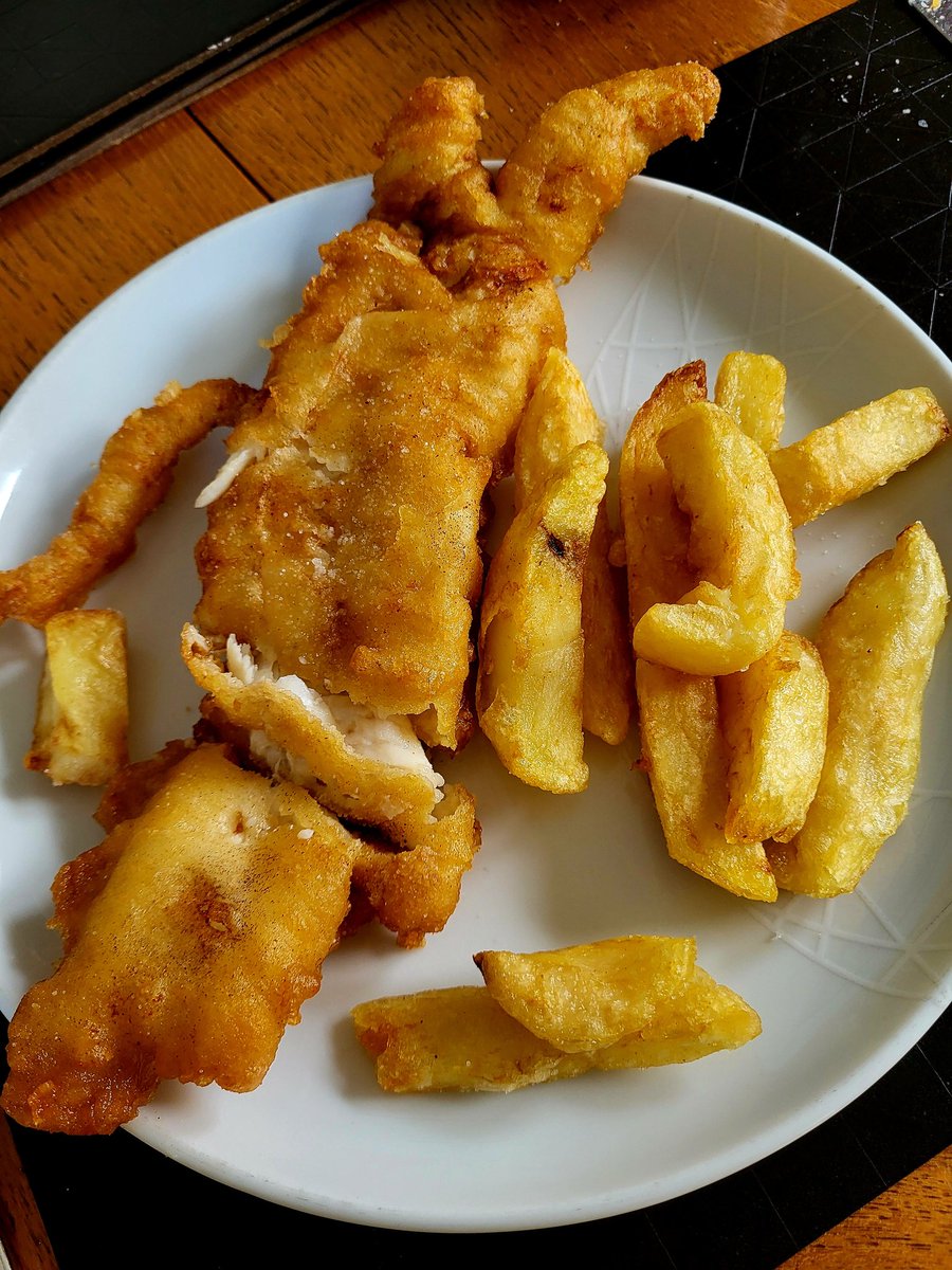 WeatherCee's tweet photo. There aren't too many times when I would openly admit that @TaggartJoel is right but on this occasion his taste is spot on #fishsupper #Belfast #JohnLongs https://t.co/qBYZXDQmtQ