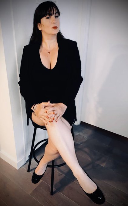 August 2024 in the studio, before seeing very lucky slaves. 👠 Book your session today at  https://t.co/Eo8GJq5AhW 👠 <a href="/tag/whipitgood"class="tags"><span>#whipitgood</span></a><a href="/tag/dominance"class="tags"><span>#dominance</span></a><a href="/tag/mistressxena"class="tags"><span>#mistressxena</span></a><a href="/tag/bosswoman"class="tags"><span>#bosswoman</span></a>