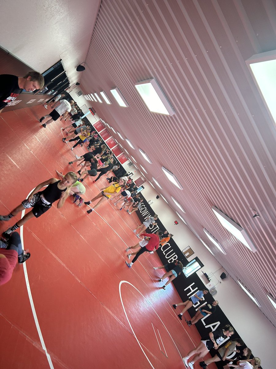 bluehawkwwrest's tweet image. Over 70+ girls today at the Glasgow Camp #HawksAreUp #FutureHawks