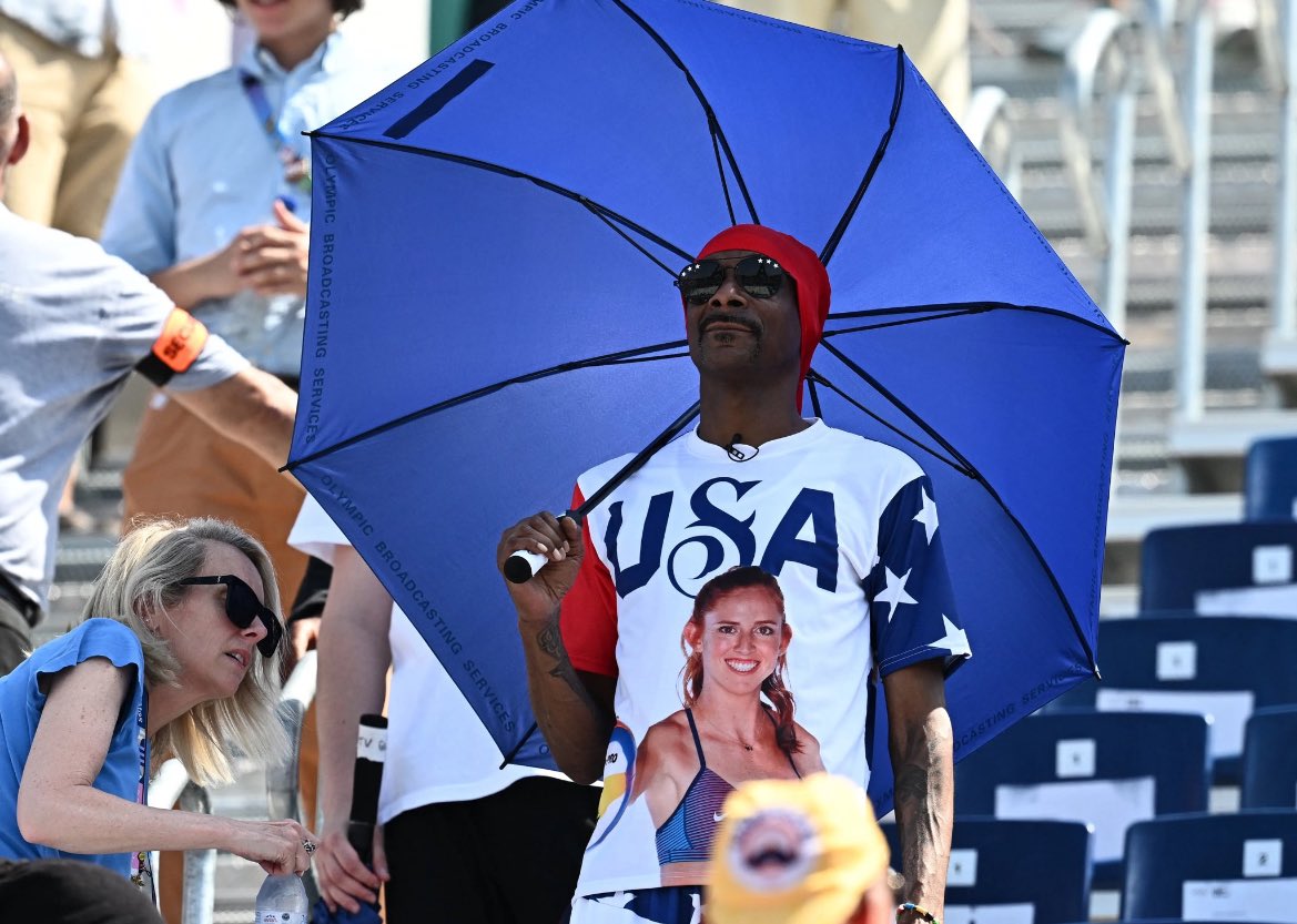 Snoop dogg at the olympics is an absolute vibe.