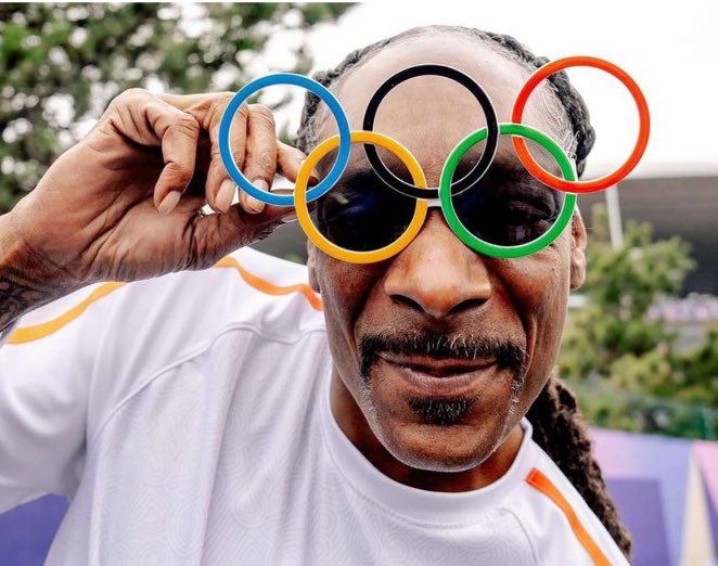 missgeog92's tweet photo. Snoop dogg at the olympics is an absolute vibe. https://t.co/UhD7cwhOoz