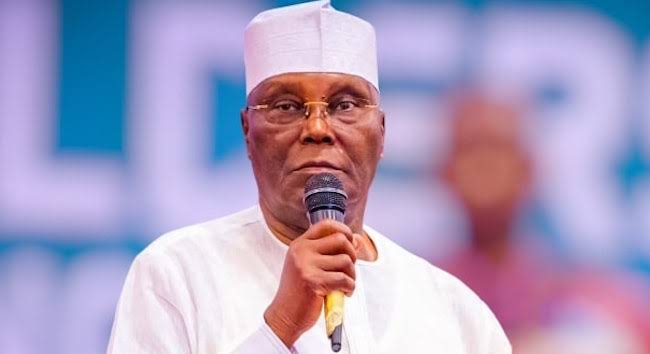 jrnaib2's tweet photo. Thank you HE. @atiku Abubakar for being the voice of voiceless, you called on President Tinubu to address the nation, heed the voices of the people and come down from their high horses, by demonstrating a sincere commitment to addressing the protesters demands, and asked Tinubu to let this be the moment where leadership listens and acts with integrity and urgency.

President Tinubu finally agreed to address the nation tomorrow's morning. Atiku the people's president 👏🇳🇬