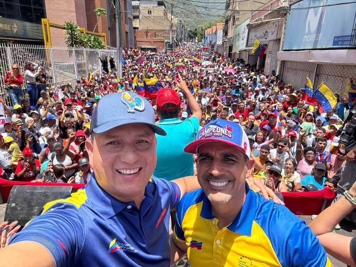 Hoy sábado #3Ago el pueblo de La Guaira demostró gran respaldo a nuestro presidente <a href="/NicolasMaduro/">Nicolás Maduro</a>, al defender la verdad y la no injerencia extranjera que piden los sectores fascistas, en los asuntos internos del pueblo soberano de Venezuela. ¡Viva la patria de Bolívar! 🇻🇪