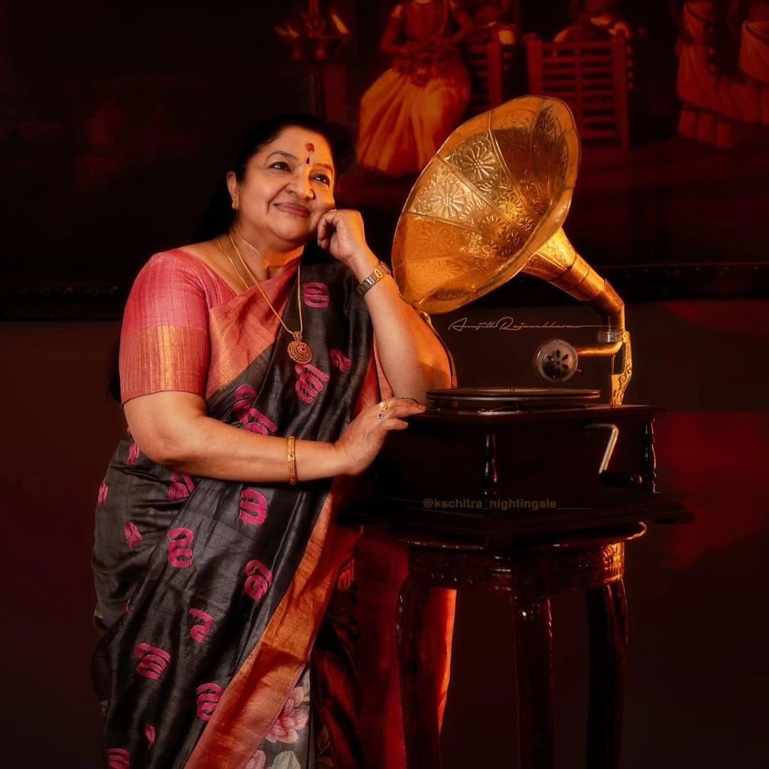 ZoomTV's tweet photo. Congratulations!

The Filmfare Award for Best Playback Singer (Female) - Malayalam goes to #KSChithra for #MuttatheMulla from #JawanumMullappoovum at the #69thSOBHAFilmfareAwardsSouth2024 with Kamar Film Factory.

#sobhaltd #kamarfilmfactory #preganews

#69thSOBHAFilmfareAwardsSouth2024 #Filmfare