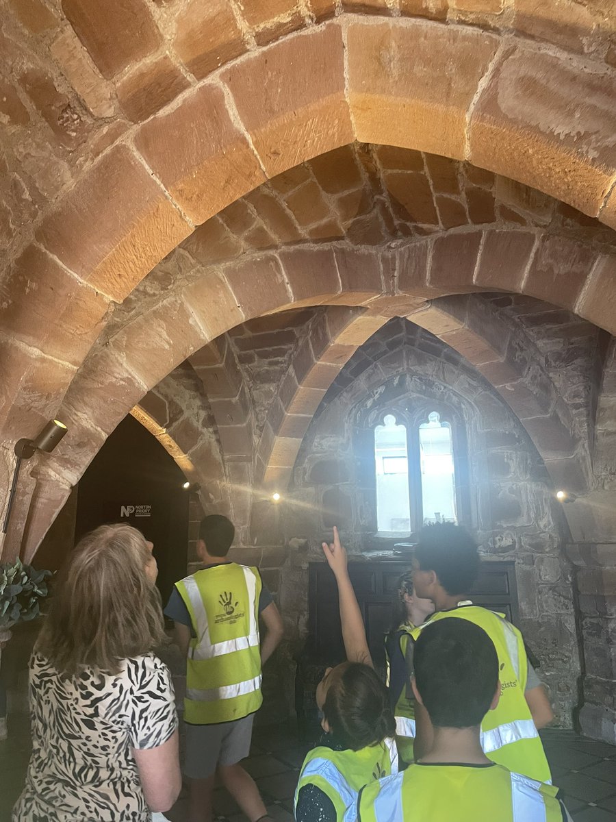 GM_YAC's tweet photo. Greater Manchester YAC have had a fab day out at @NortonPriory today!

We tied in our theme of clay (Norton has 1 of the world’s largest medieval clay tile collections!) with their “Medieval Weekend”

12th Century life demos, live battles, great exhibitions &amp; picnic by the ruins! https://t.co/HDr4dxdBfz