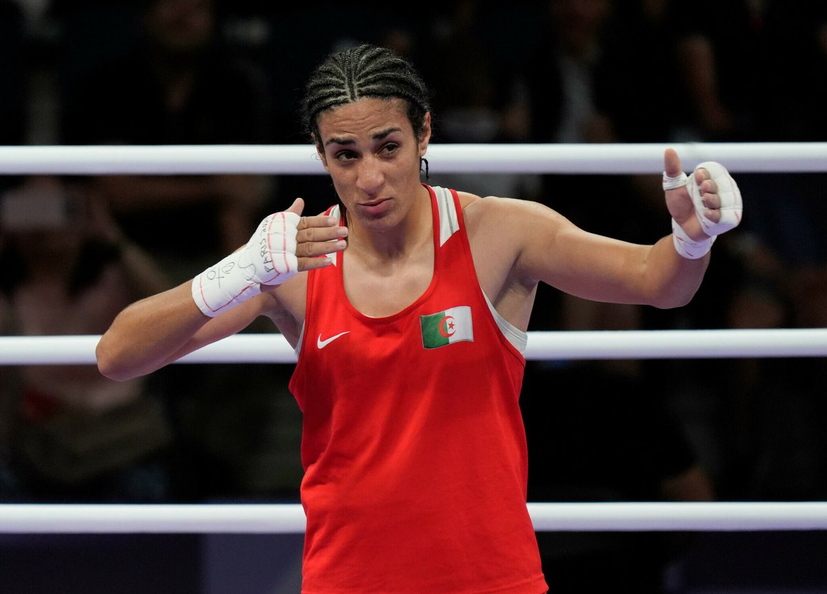 le_Parisien's tweet photo. #Paris2024 En pleine polémique sur sa féminité, la boxeuse algérienne Imane Khelif s’assure une médaille en se qualifiant pour les demi-finales :

💬 «J’ai travaillé très dur pour être ici. C’est une victoire pour toutes les femmes»

➡️ https://t.co/wUaaUkEiIZ https://t.co/MBSSwzx8jD