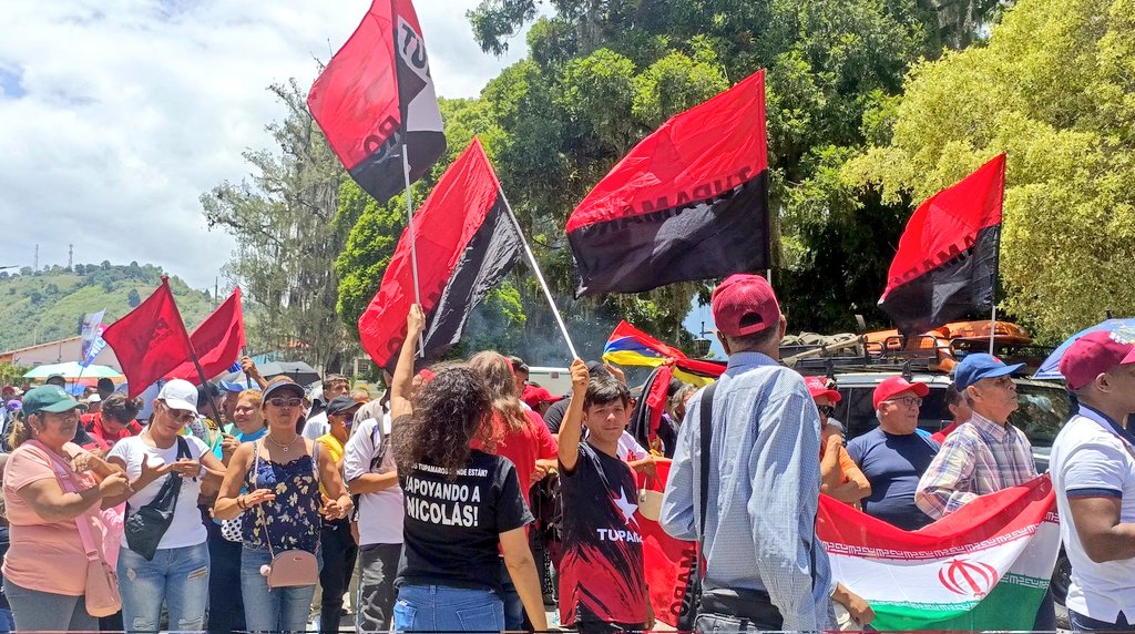 TupamaroMRT_'s tweet photo. 🔴⚫ Desde la Plaza Milla del Municipio Libertador Edo. @MeridaMRT2 nuestra Militancia TUPAMARO dice presente por la Paz y en apoyo rotundo a nuestro conductor de victorias @NicolasMaduro.

#PaisDeOchoEstrellas 
#TupamaroConNico https://t.co/U3vkEMSuAv