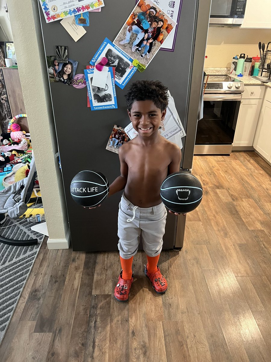 Seaside_D_Go's tweet image. S/o the Guys @Humble831 @OrlandoVJohnson and @Euro_E_Row.

 GRRR.online getting DJ right for school with the backpack 🎒 care package 📦 yessir!!! #AttackLife