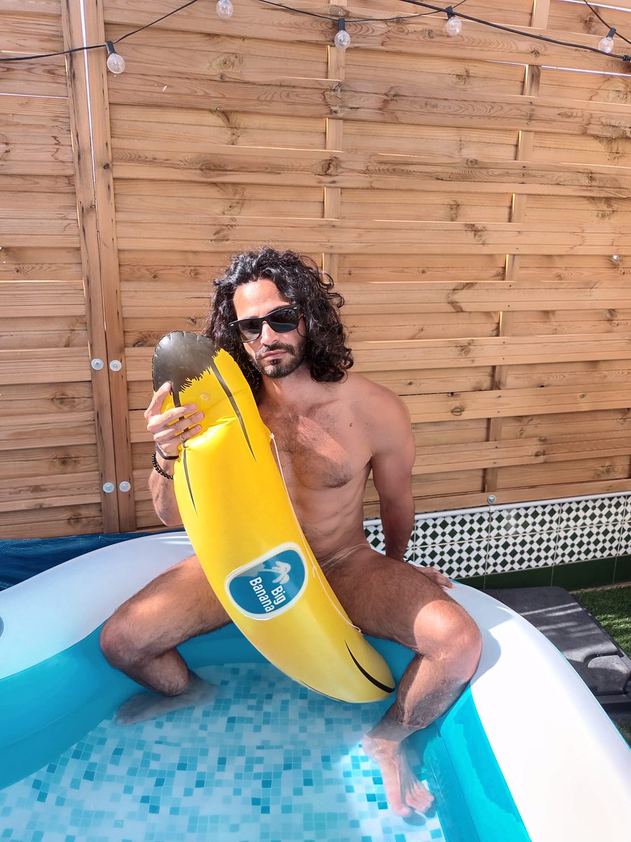 Aquí seguimos en Sevilla. Esta tarde con  <a href="/axellrecc/">Axell Rec</a> en <a href="/bananagayhouse/">Bananagayhouse</a>  preparando cositas pronto las veréis. 

Buena tarde y buena compañia.