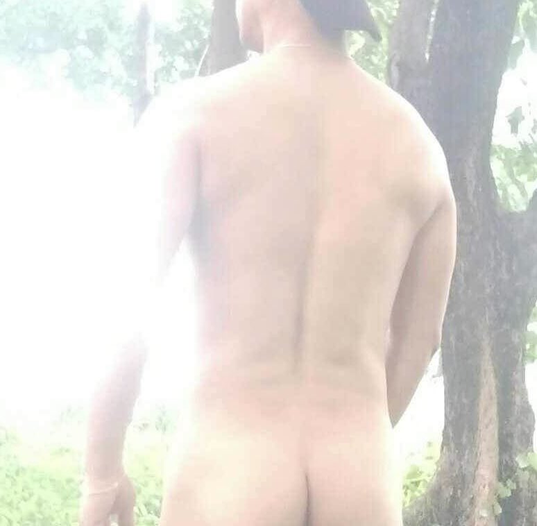 Dahil Sunday today gusto ni bagets twink lumuhod sa harapan ko . Pag tapos ko mag jogging. haha. Nakita niya ako nag papalit ng short at brief.