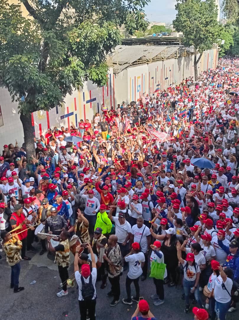 Rafael Tellechea (@tellechearuiz) on Twitter photo Participamos en la Gran Marcha Nacional por la defensa de la Paz en apoyo a nuestro presidente <a href="/NicolasMaduro/">Nicolás Maduro</a>, reelecto por la voluntad del pueblo venezolano el pasado domingo en una elección que fue atacada por el sector extremista de la oposición. Hoy las calles manifestaron la Participamos en la Gran Marcha Nacional por la defensa de la Paz en apoyo a nuestro presidente <a href="/NicolasMaduro/">Nicolás Maduro</a>, reelecto por la voluntad del pueblo venezolano el pasado domingo en una elección que fue atacada por el sector extremista de la oposición. Hoy las calles manifestaron la