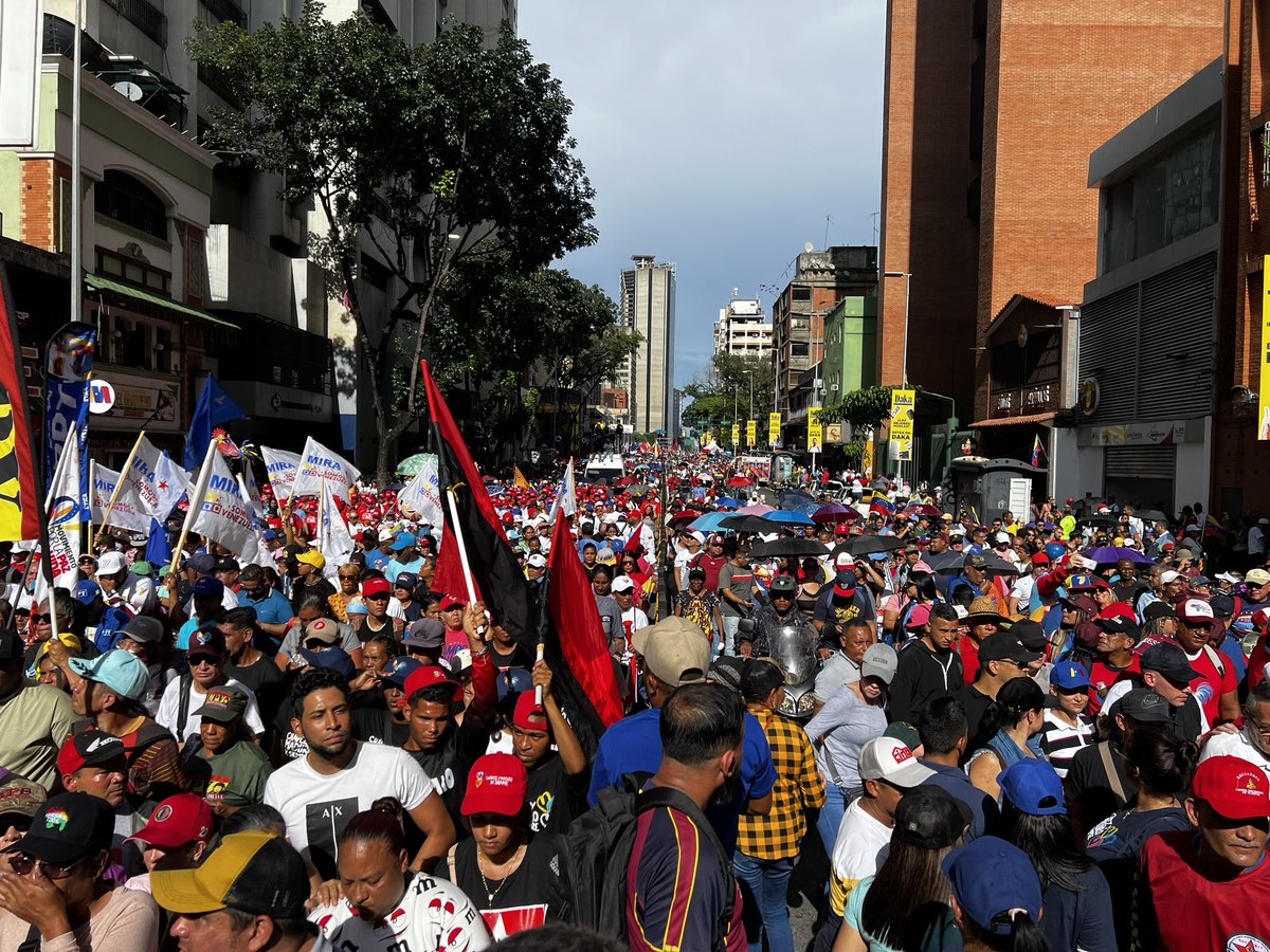 #3Ago | Así o más claro? El pueblo se expresó contundentemente. <a href="/NicolasMaduro/">Nicolás Maduro</a> es el presidente de #Venezuela y quiere la #Paz #PaísDeOchoEstrellas <a href="/PartidoPSUV/">PSUV</a> <a href="/ConCiliaFlores/">Cilia Flores</a> <a href="/jorgerpsuv/">Jorge Rodríguez</a>