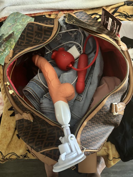 Essentials https://t.co/tZbTDg5NZf<a href="/tag/newprofilepic"class="tags"><span>#newprofilepic</span></a>